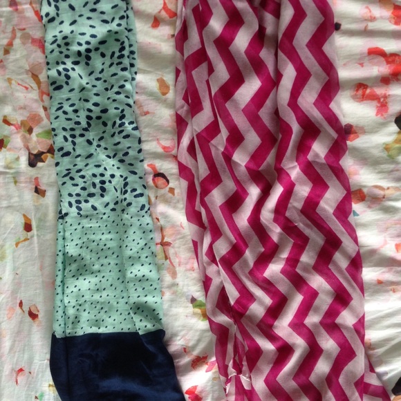 Two scarfs - Picture 1 of 3
